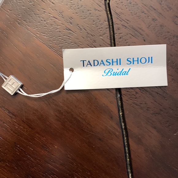 Beautiful TADASI SHOJI BRIDAL GOWN - Picture 9 of 11